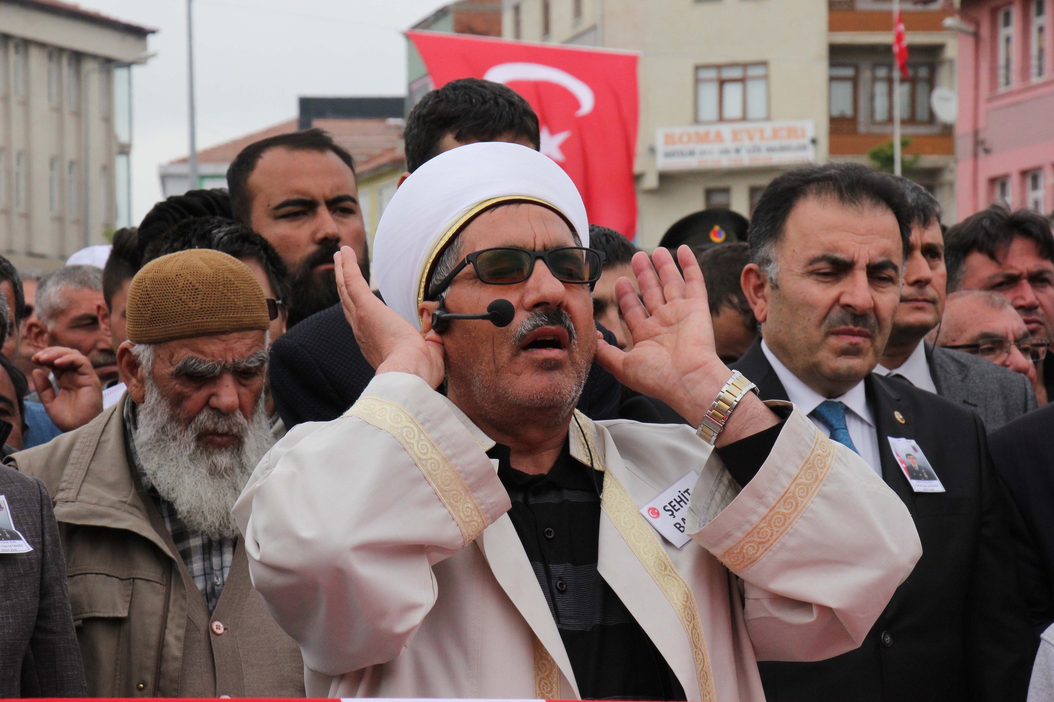 Şehit Uzman Çavuş’un cenaze namazını imam babası kıldırdı