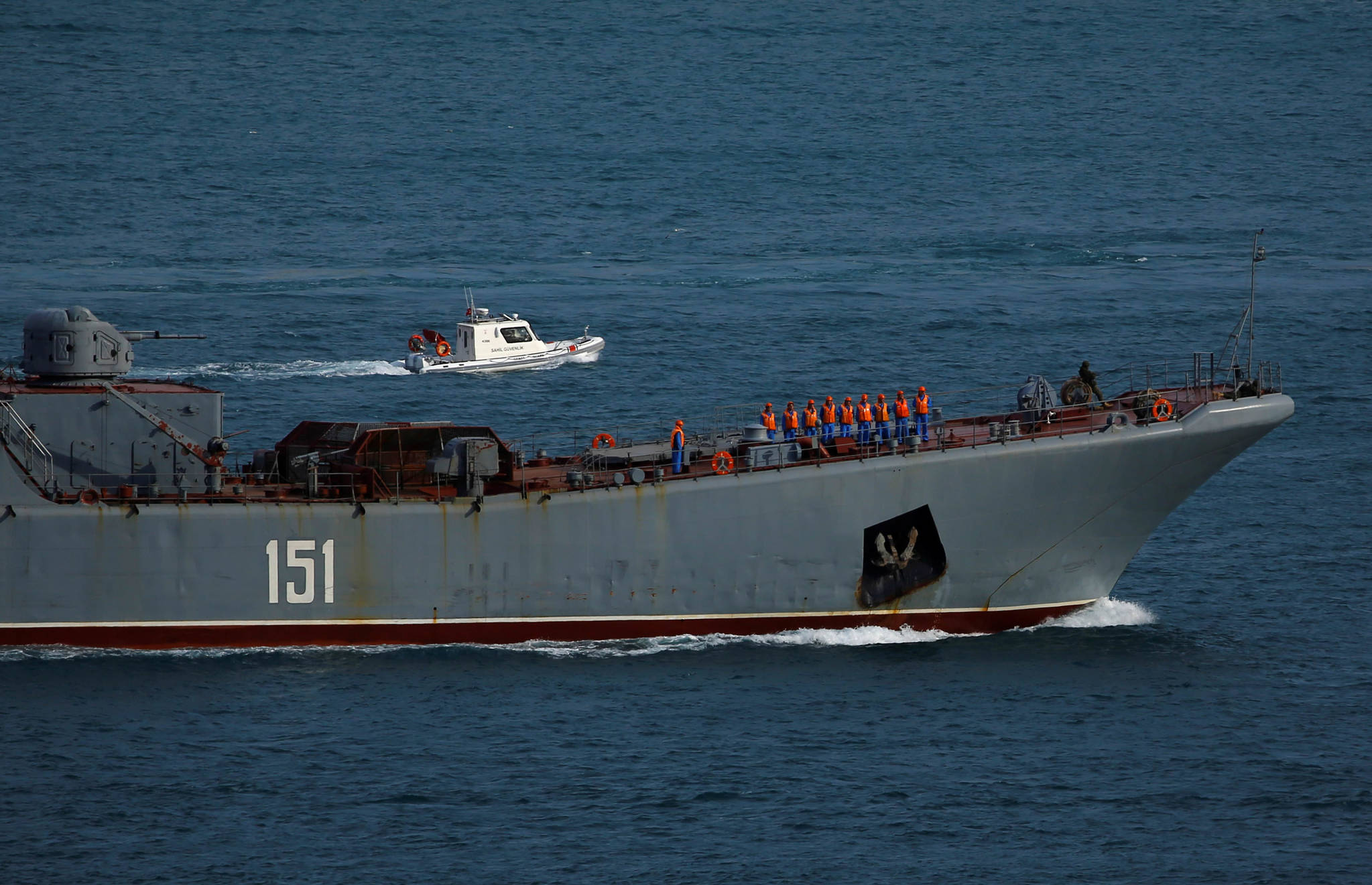 Boğazdan geçerken askerler güvertede tek sıra bekledi