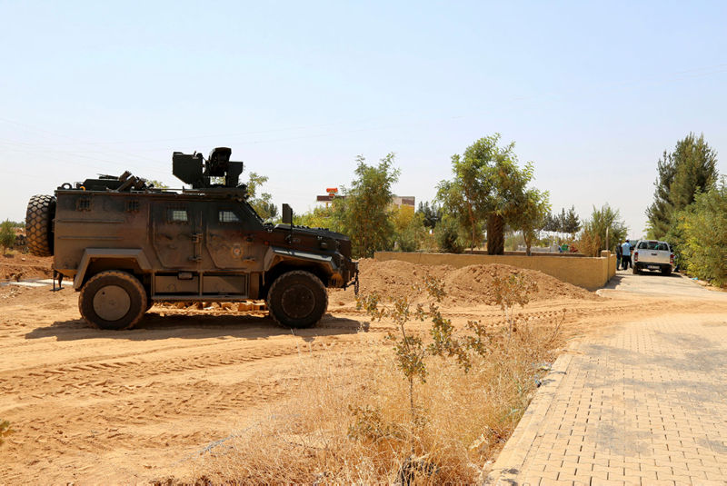 Suruç’ta terörist mezarlarındaki örgüt simgeleri silindi