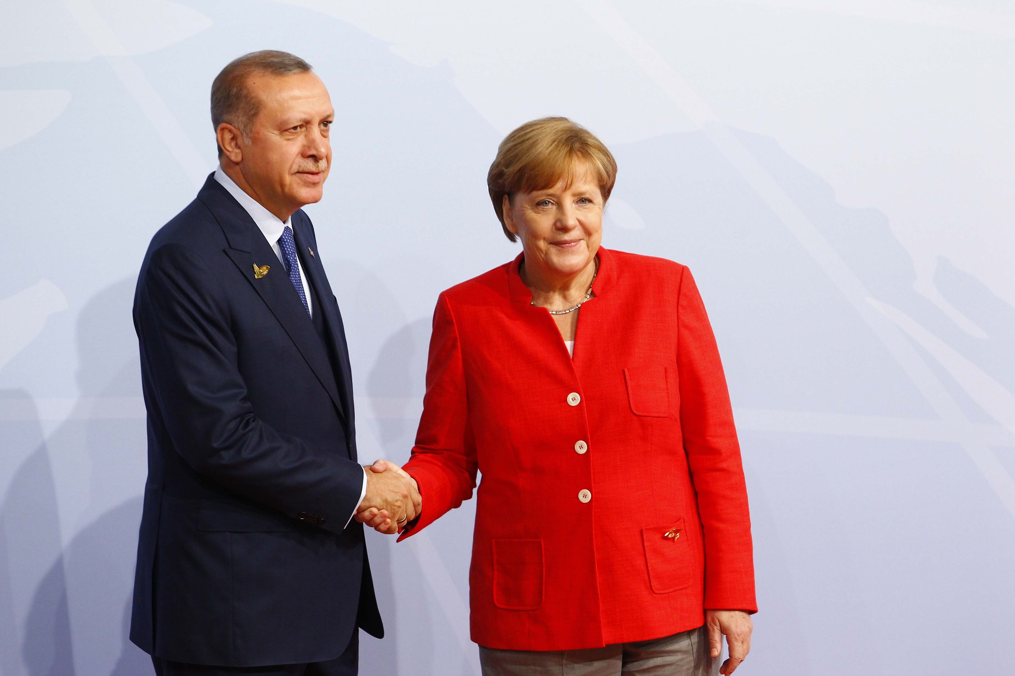 Avrupa’nın kalbinde FETÖ ve PKK mesajı...