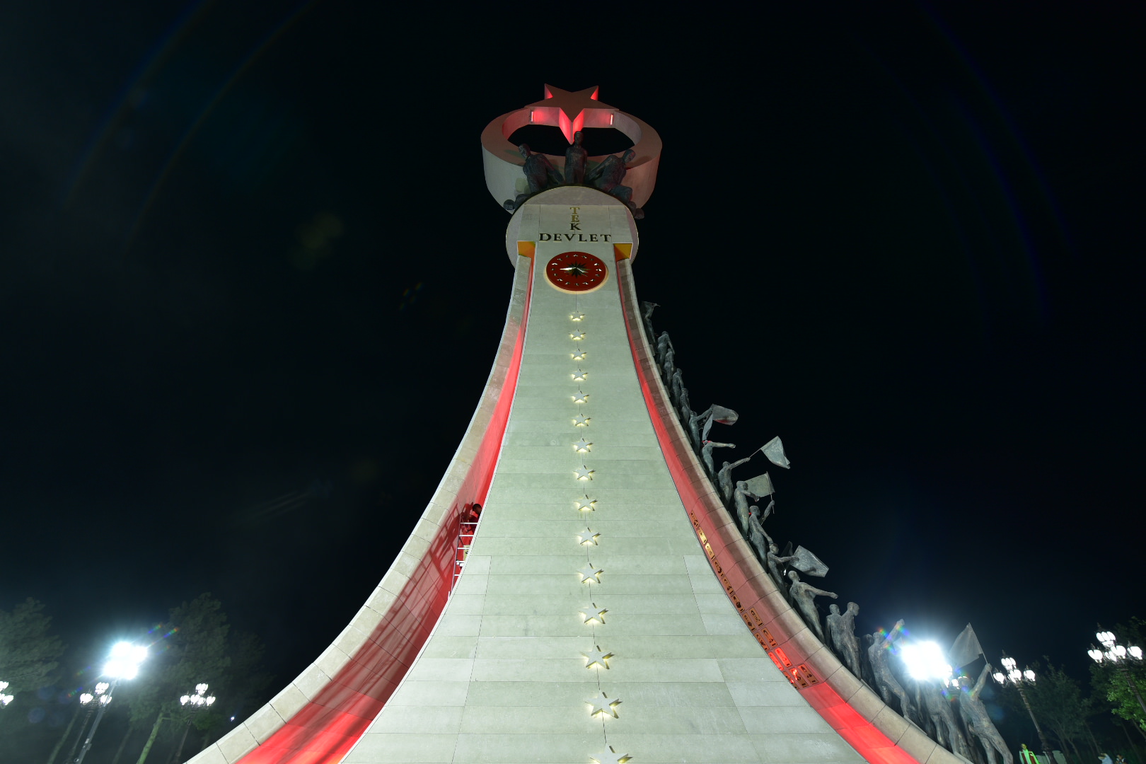 Beştepe’deki Şehitler Abidesi açıldı! Bakın o semboller ne anlama geliyor