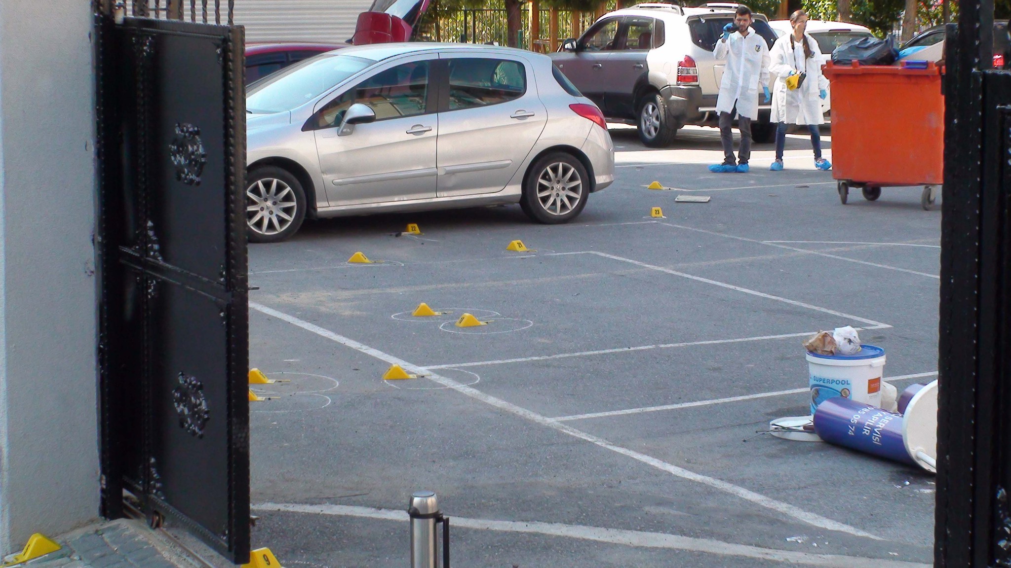 İlkokul bahçesinde ’servis çekemezsin’ terörü