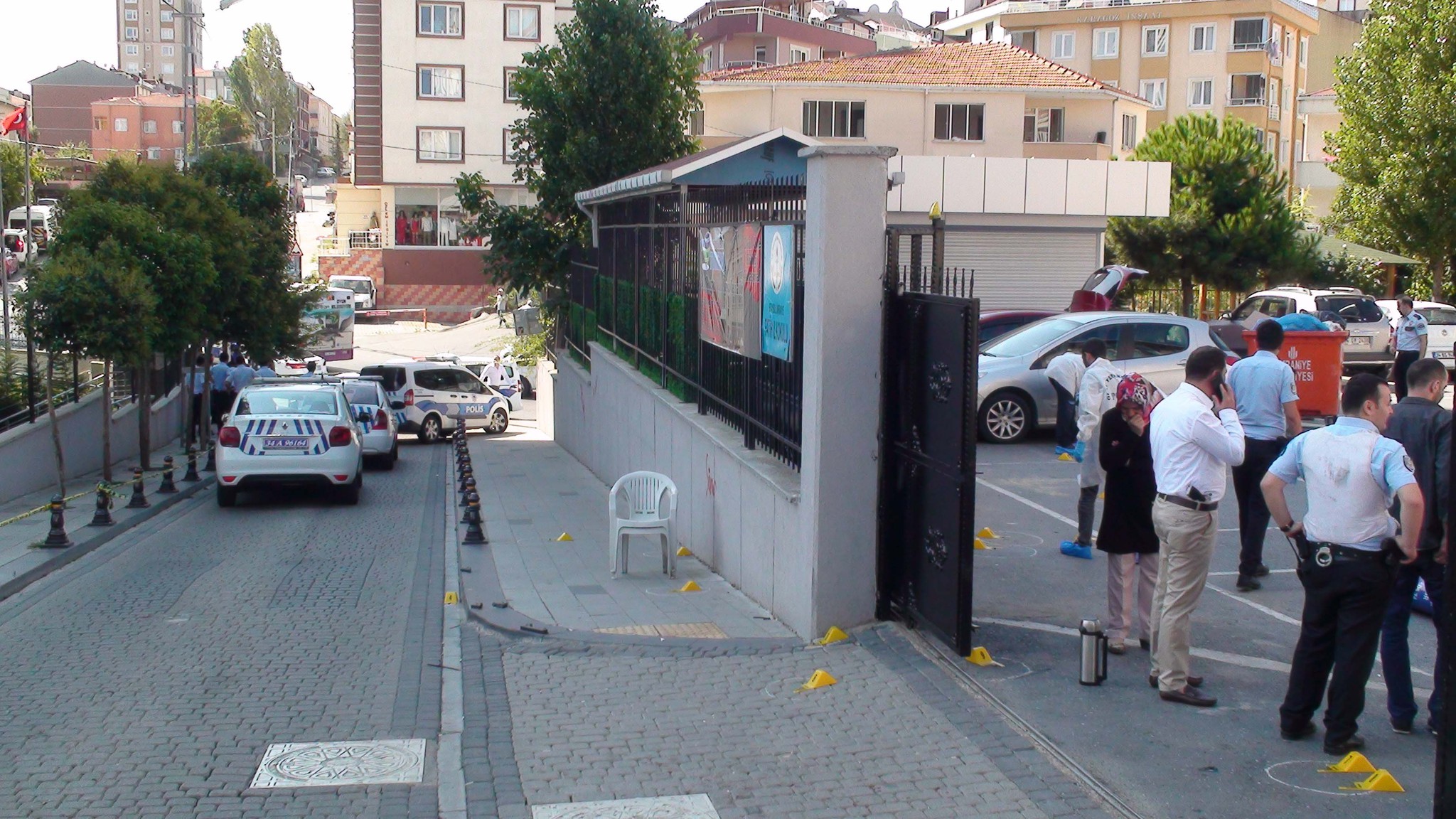 İlkokul bahçesinde ’servis çekemezsin’ terörü