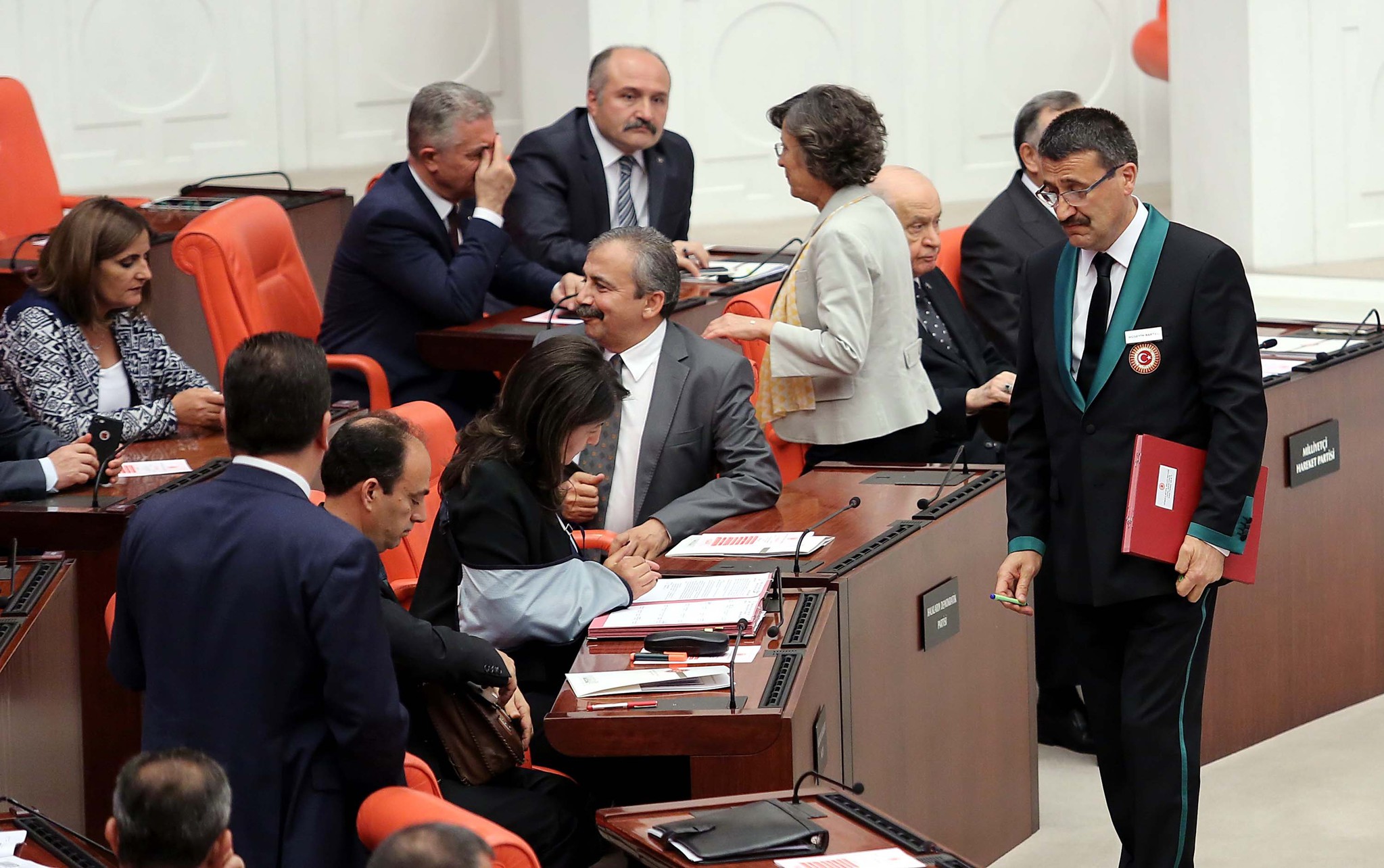 Son dakika: TBMM’de bir ilk!