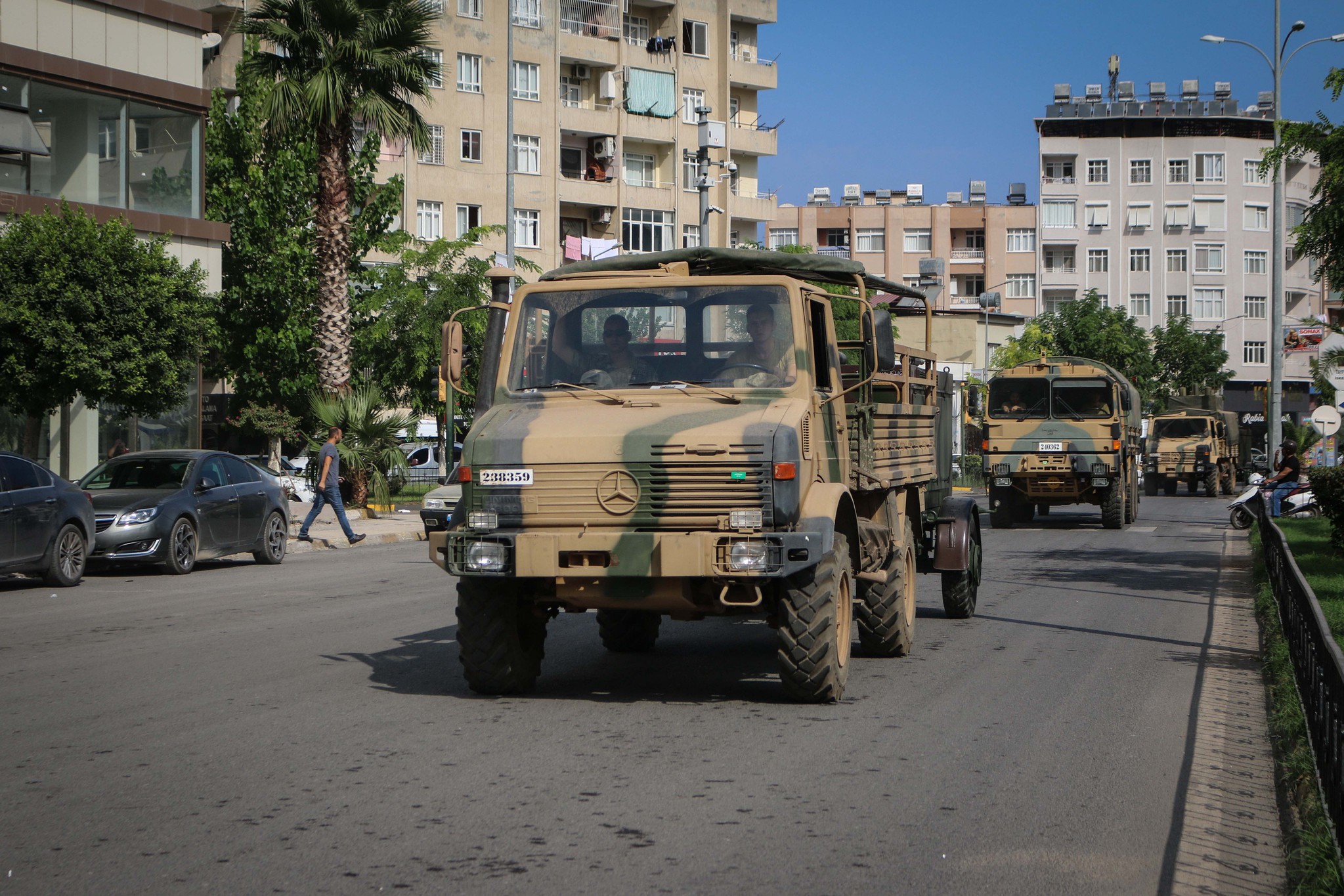Askeri araçlar kışlaya konuşlandı