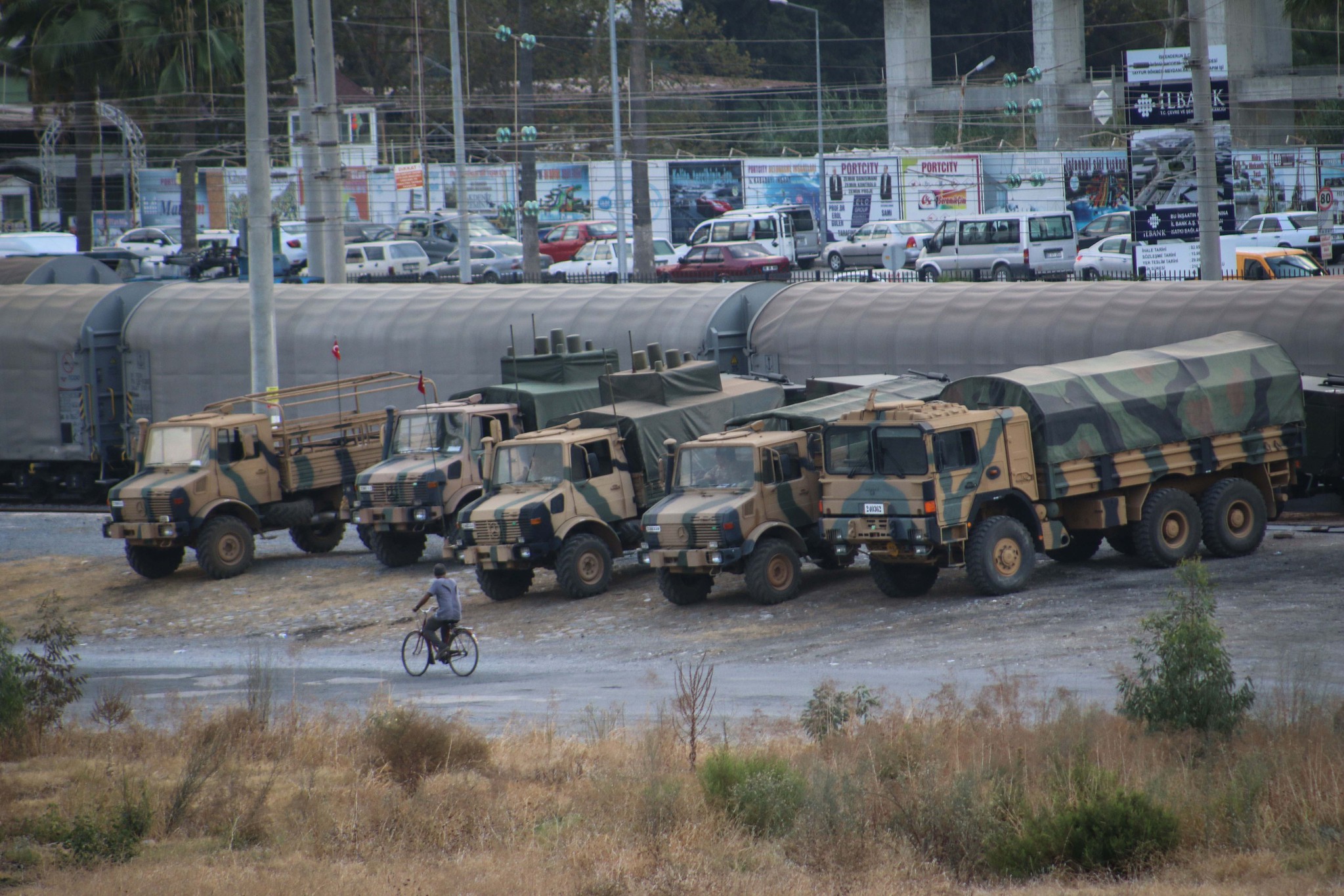 Askeri araçlar kışlaya konuşlandı