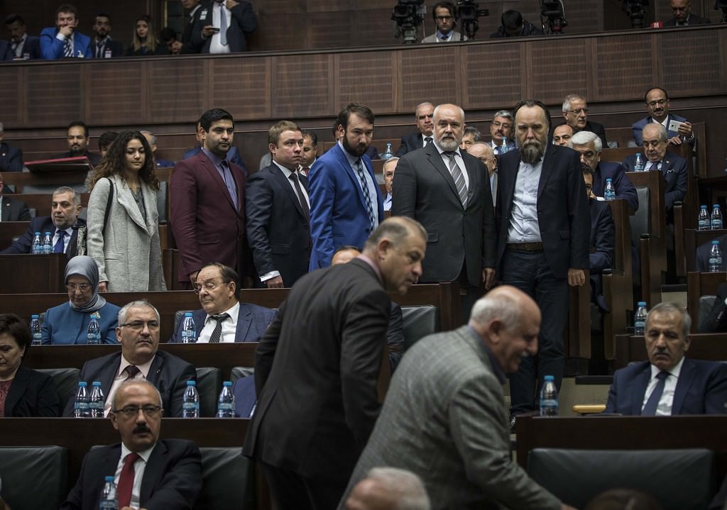 Ak Parti grubunda sürpriz isim