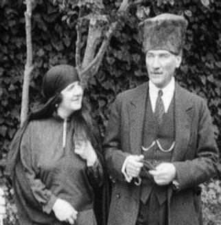 Atatürk'ten boşanmak için ne istedi?