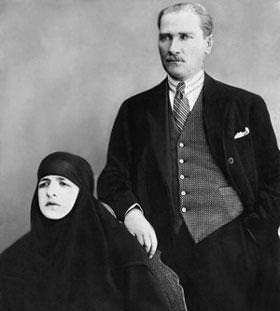Atatürk'ten boşanmak için ne istedi?