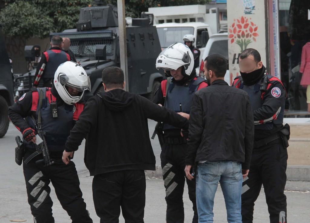 Adana polisi o mahalleye böyle girdi