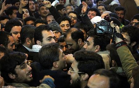 Ahmedinejad’ın zor anları