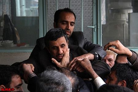 Ahmedinejad’ın zor anları