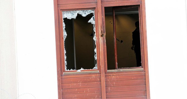 AK Parti İl Başkanlığı'na yapılan saldırının izleri, gündüz ortaya çıktı