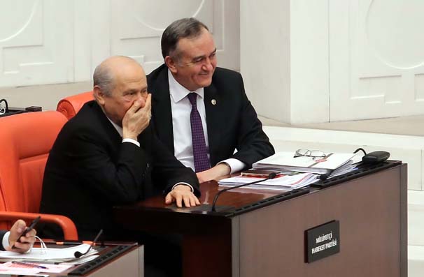 Bahçeli gülme krizine girdi