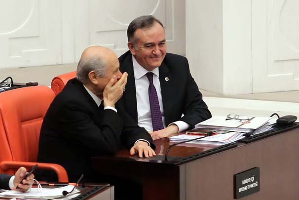 Bahçeli gülme krizine girdi