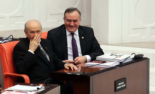 Bahçeli gülme krizine girdi