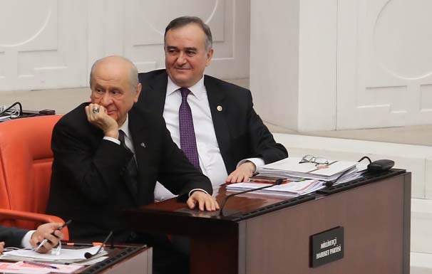 Bahçeli gülme krizine girdi