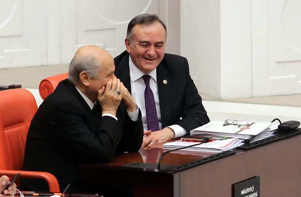 Bahçeli gülme krizine girdi