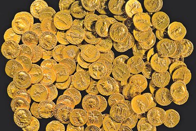 Dalışta binlerce altın buldular!