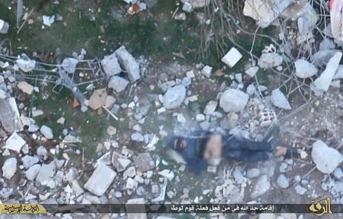 IŞİD gözlerini bağlayıp binadan attı