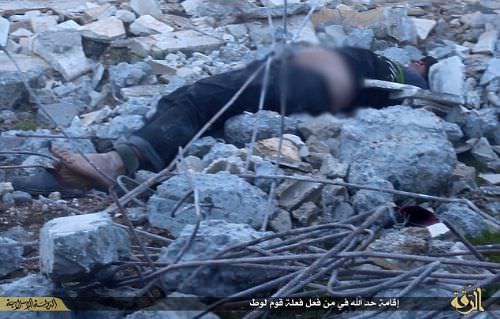 IŞİD gözlerini bağlayıp binadan attı