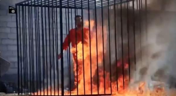 IŞİD’e özenip arkadaşlarını yaktılar