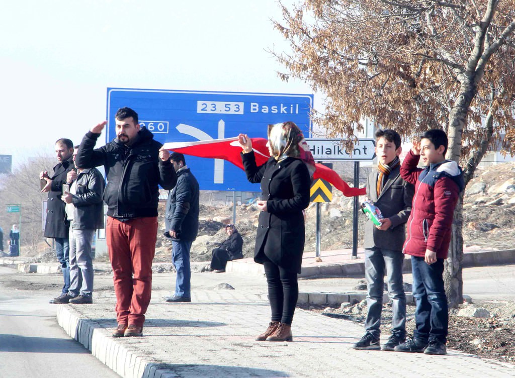 İzmir kahraman şehidi Fethi Sekin’in naaşı son yolculuğu öncesi baba evine getirildi