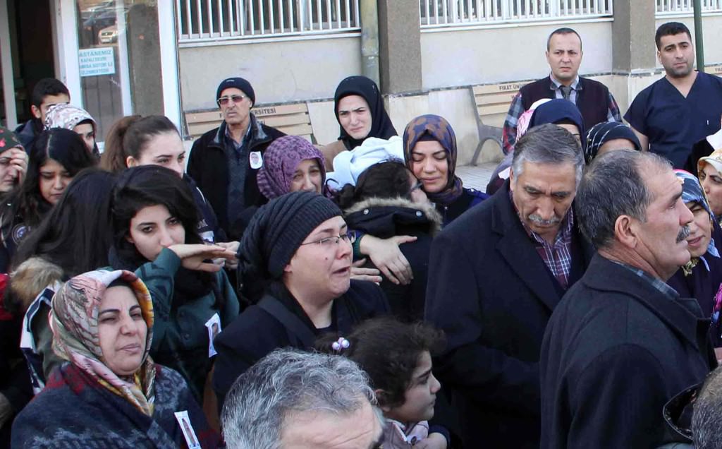 İzmir kahraman şehidi Fethi Sekin’in naaşı son yolculuğu öncesi baba evine getirildi