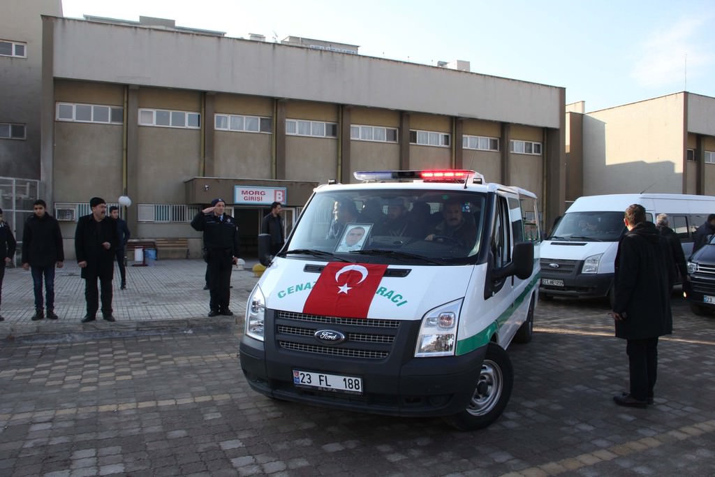 İzmir kahraman şehidi Fethi Sekin’in naaşı son yolculuğu öncesi baba evine getirildi