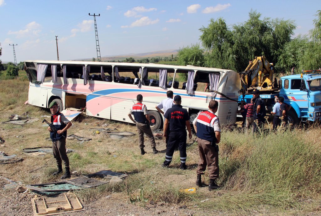 Kayseri'de otobüs devrildi: Çok sayıda yarlı var!