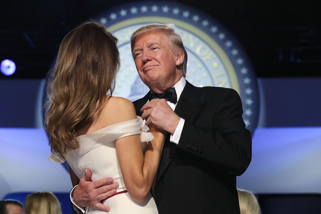 Melania Trump’ın elbisesinin anlamı ne?