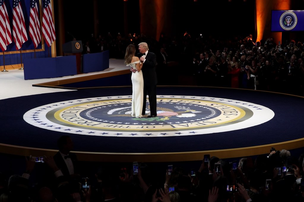 Melania Trump’ın elbisesinin anlamı ne?