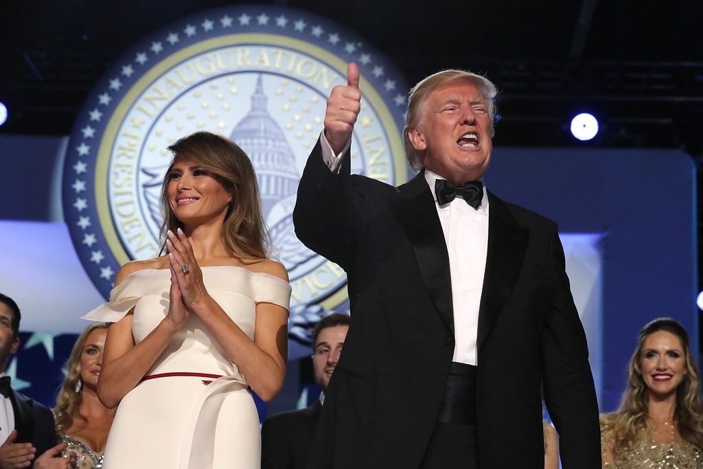Melania Trump’ın elbisesinin anlamı ne?