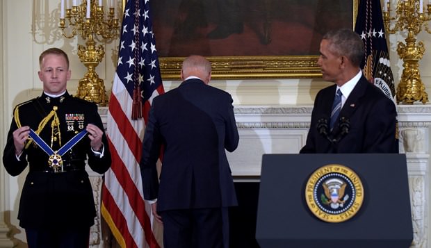 Obama Biden’a ABD’nin en yüksek madalyasını verdi