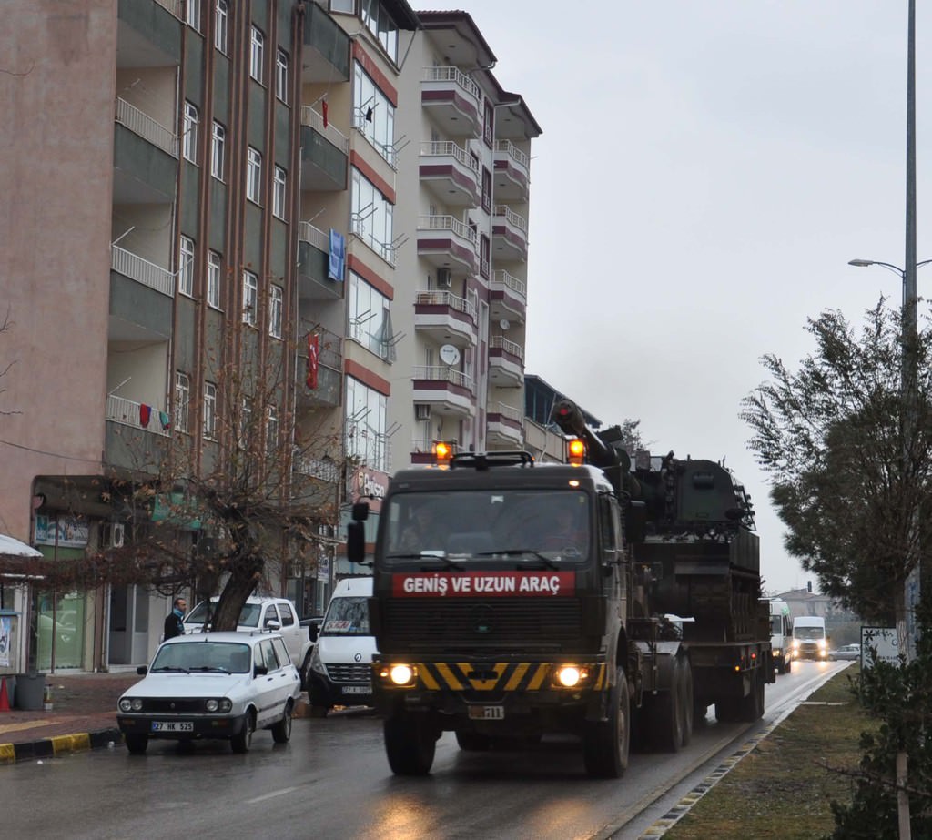 Obüs ve araç sevkiyatı başladı
