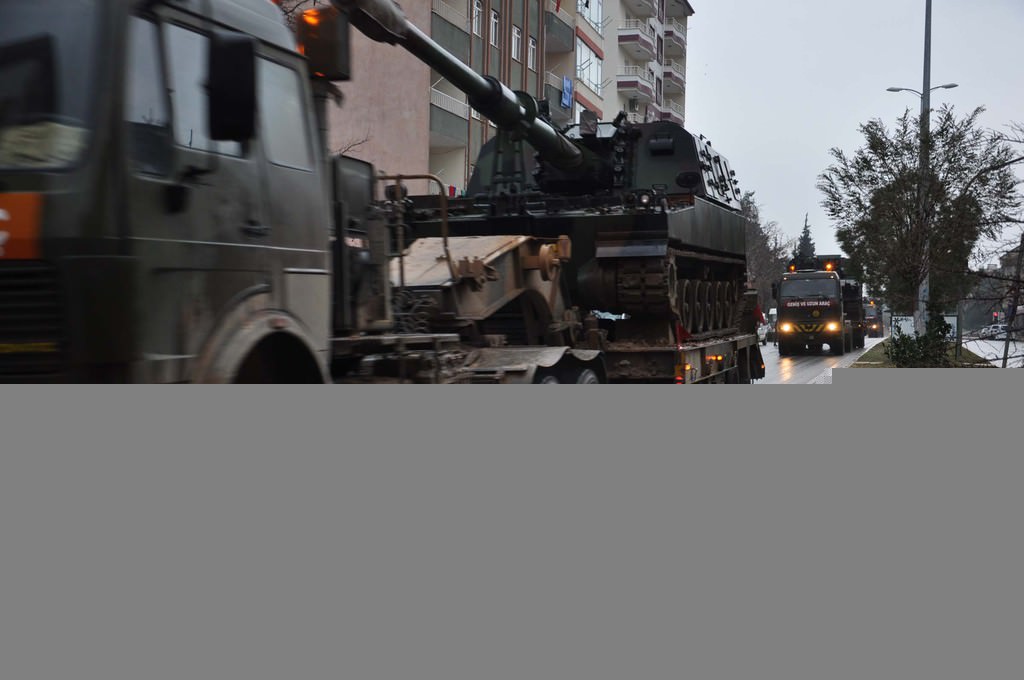 Obüs ve araç sevkiyatı başladı