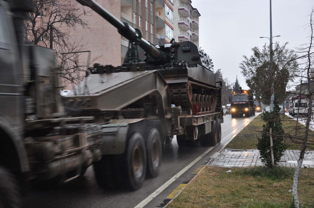 Obüs ve araç sevkiyatı başladı