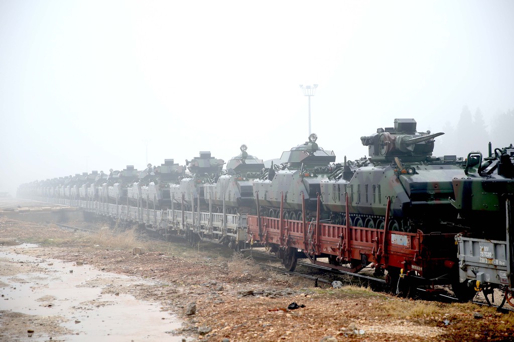Sevk edilen askeri araçları taşıyan tren, Gaziantep Garı’na ulaştı