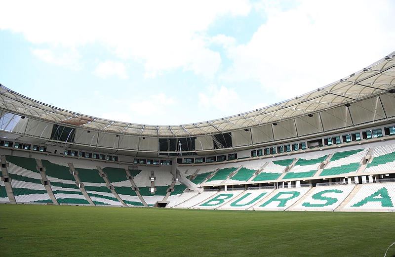 Timsah Arena�nın çimlerini ezdiler Spor Haberleri
