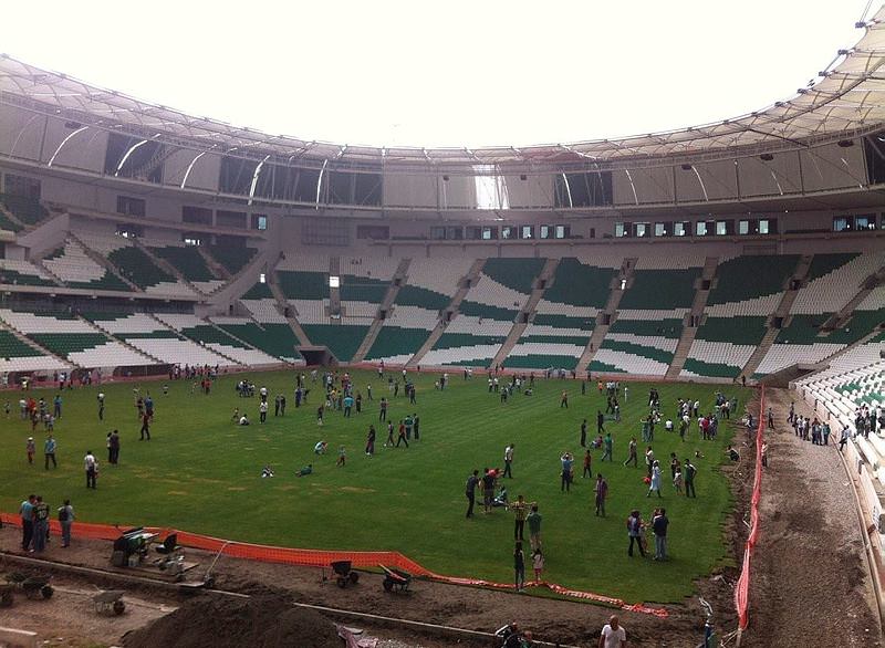 Timsah Arena�nın çimlerini ezdiler Spor Haberleri