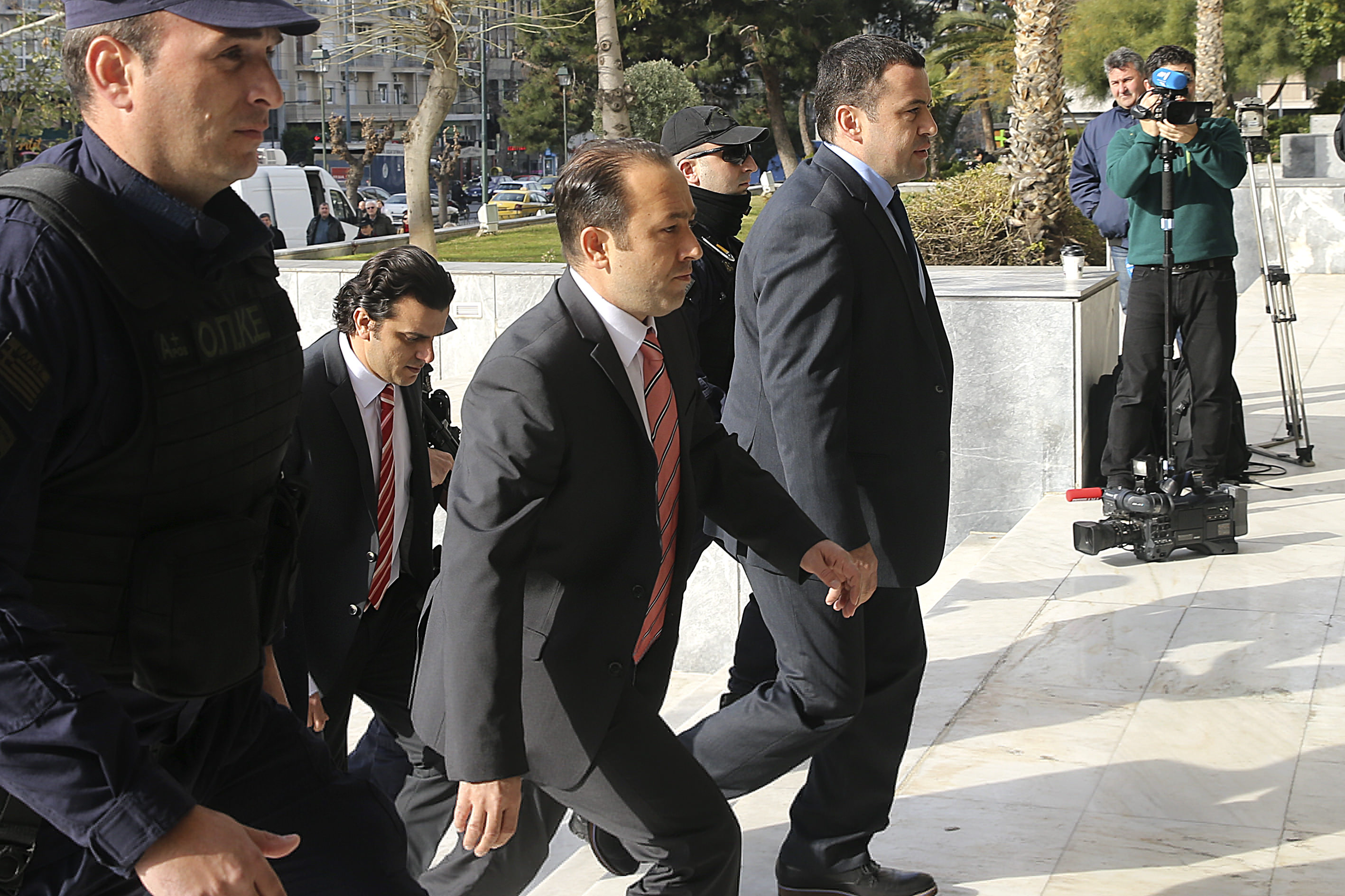 Yunanistan’a kaçan 8 darbeci asker hakkında flaş gelişme