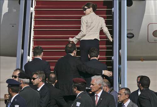 Carla Bruni'nin panik anlar�