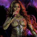 Beyonce�nin turne k�yafeti olay yaratt�