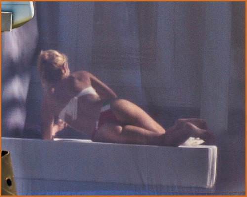 Shakira tatilde fena yakalandı