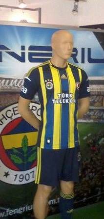Fenerbahçe'nin yeni sezon formalar�