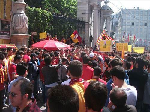 Galatasaray taraftar�ndan yürüyü�