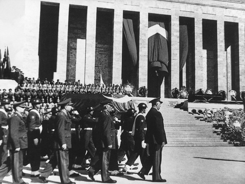 Atatürk'ün cenazesinden görülmemiş fotoğraflar
