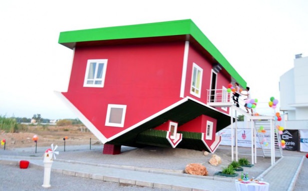 Bu evde bir terslik var!