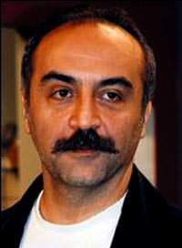 Sahnede 9 farkl� kad�n� oynuyor