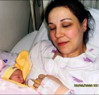 �ehit polisin g�remedi�i bebe�i Zeynep annesinin dayana�� oldu
